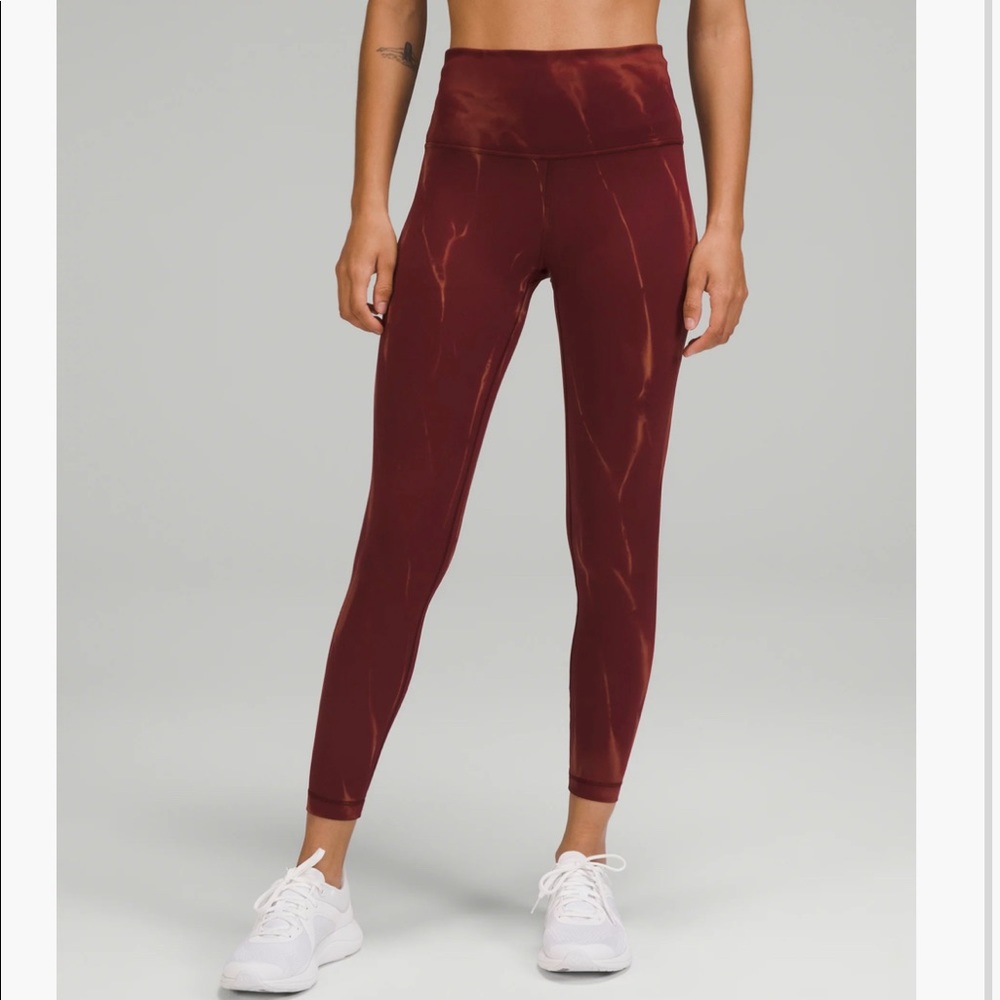 WUNDER TRAIN HIGH-RISE TIGHT 25"
Sun Bleached Wash Red Merlot